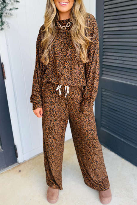 Setelan Atasan Lengan Panjang dan Celana Motif Leopard Cokelat