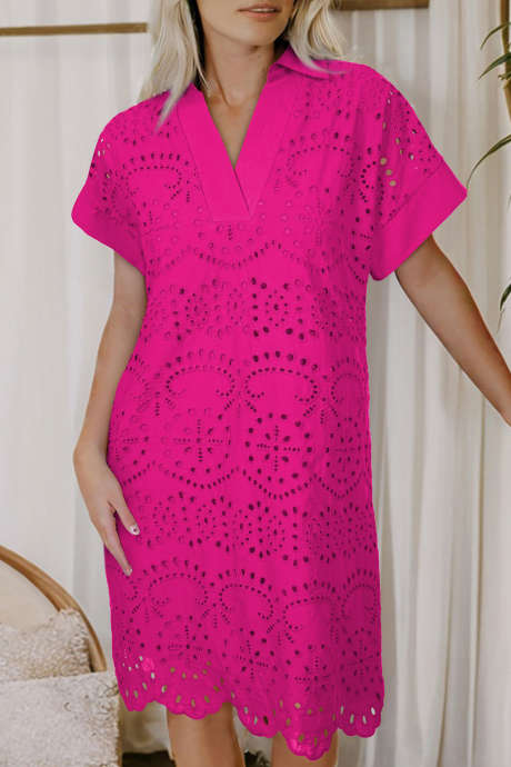 Roserød ensfarget T-skjorte med broderi og maljer