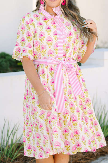 Rosa Plus Size Blomsterkjole med korte ermer og stripete kanter og belte