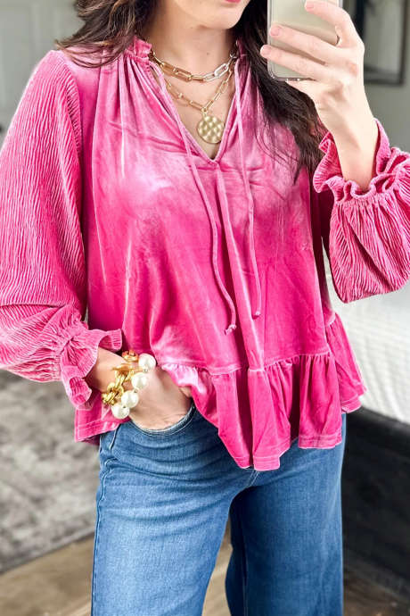 Strawberry Pink Long Sleeve V Neck Velvet Tunic Top na may Ruffled Cuffs at Hem Shift Silhouette Pullover
