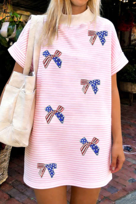 Rosa gestreiftes, patriotisches Pailletten-Schleifen-T-Shirt-Kleid mit Stehkragen