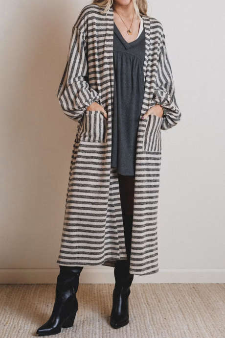 Cardigan long oversize à rayures kaki, manches bouffantes et ouverture sur le devant