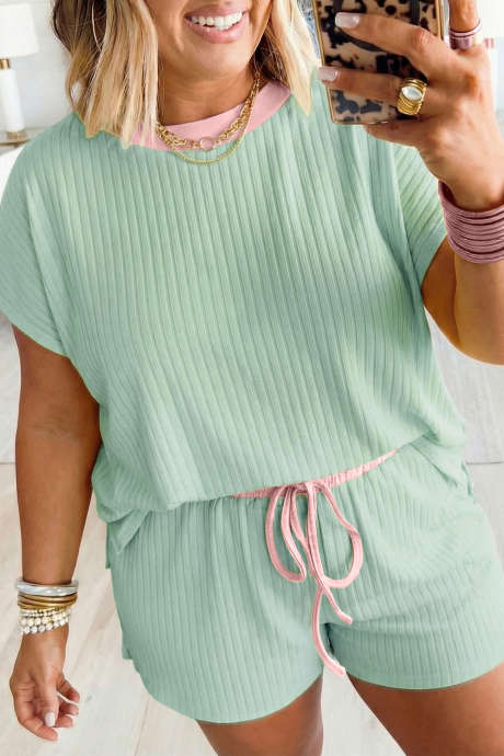 Completo da 2 pezzi Clearly Aqua Plus Size con pantaloncini a coste, inserti a blocchi di colore e coulisse.