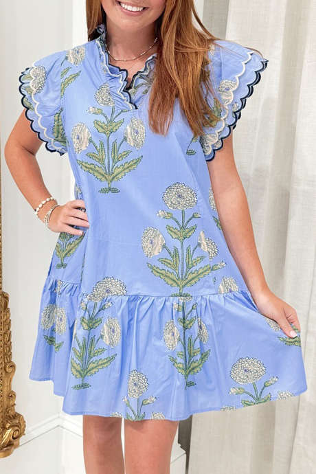 Μίνι φόρεμα με στάμπα σε μπλε και άγριο floral σχέδιο, κεντημένο τελείωμα με V λαιμόκοψη και χαμηλή μέση