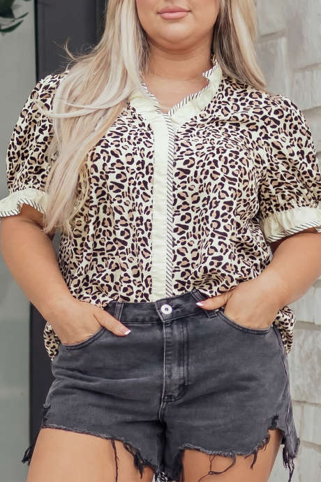 Črna bluza s kratkimi rokavi in ​​leopardjim potiskom, črtastimi barvnimi bloki, nabranimi V-izrezom PL25134798-P220