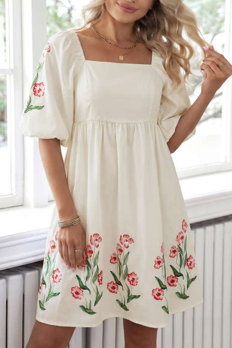 Rochie bej cu imprimeu floral și mâneci bufante