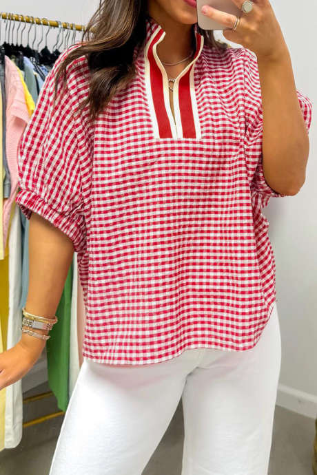Rode geruite blouse met korte mouwen, kleurblokken en splitkraag