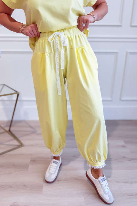Yellow Cream Casual Ankle-Length Shift Pants with Lace Drawstring and Pocket Details