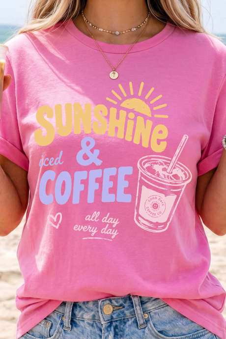 Tricou grafic cu pliculeț roz, cu cafea cu gheață și slogan, pentru vacanță la plajă