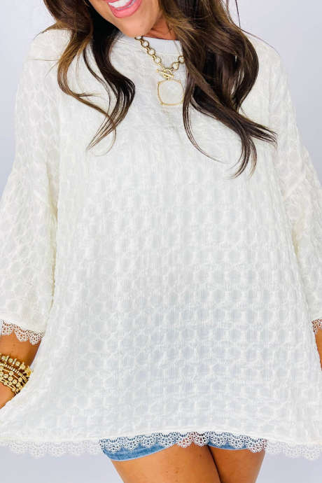 Beige gebreide trui met ronde hals en kanten details, casual top