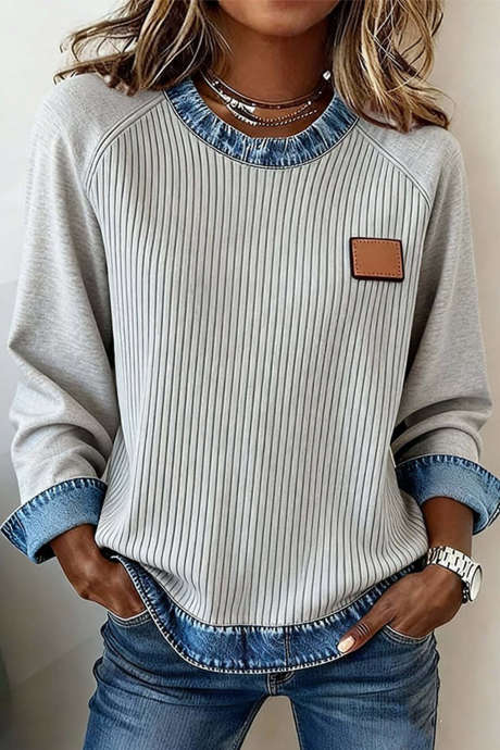 Moletom casual de manga comprida com detalhes canelados em jeans cinza.
