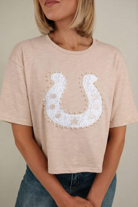 Rookgrijs kanten T-shirt met parelversiering en hoefijzermotief in westernstijl.