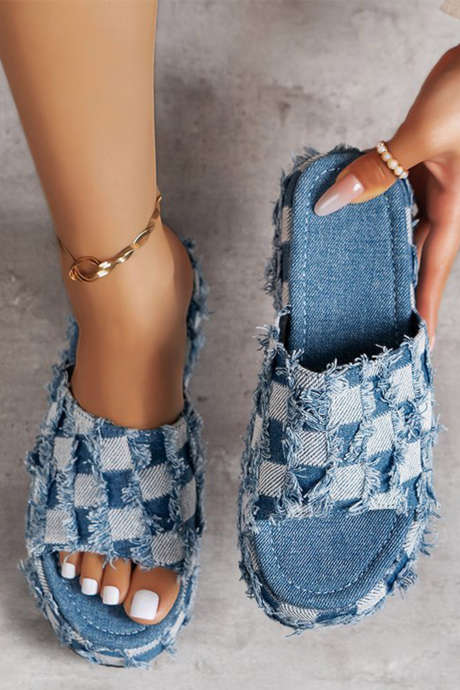 Mga Tsinelas na Canvas na Mababa ang Platform na may Disenyong Checkered at Asul na Peacock