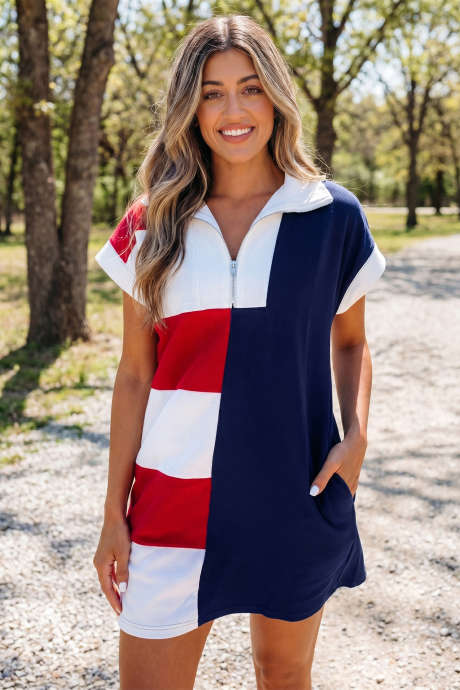 Rochie mini bleumarin cu dungi și fermoar în stil Americana, tricou, model tricou, model Americana, model color block, cu guler și model cu blocuri de culoare.