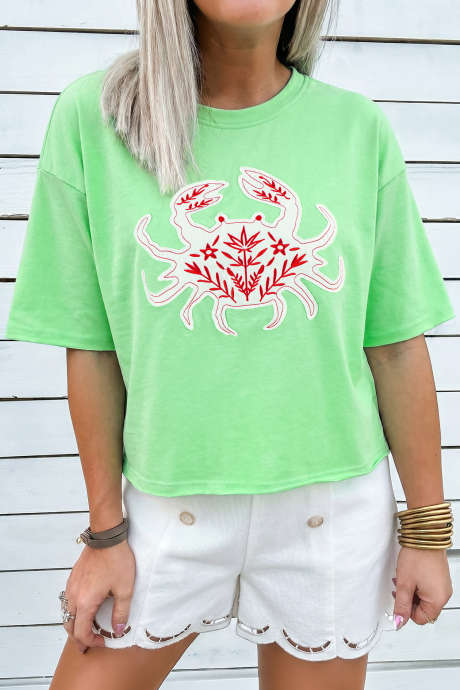 Tricou verde aprins cu broderie de crab și mânecă scurtă, cu guler rotund