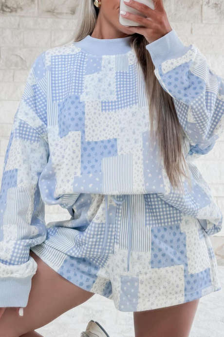 Σετ δύο τεμαχίων με μακριά μανίκια και patchwork σε γαλάζιο χρώμα, χαλαρή εφαρμογή, με φλοράλ σχέδια και μακριά μανίκια