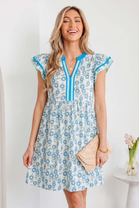 Rochie mini albastru-deschis cu imprimeu floral și mâneci fluturate, cu bordură contrastantă