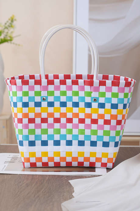 Sac cabas en paille tressée à carreaux blancs et colorés BH031744-P1