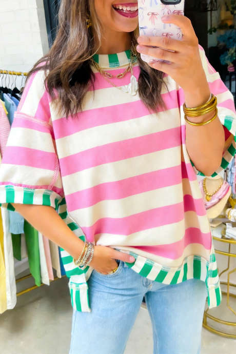 Haut oversize à rayures roses, coutures apparentes et patchwork contrastant
