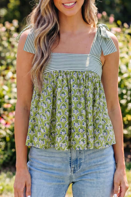 Berdeng Floral Printed Knot Straps na Babydoll Tank Top