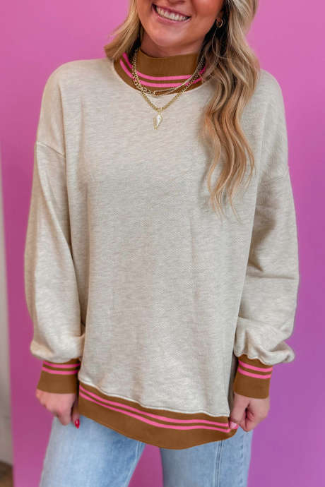 Grijze geribbelde sweater met opstaande hals, lange mouwen en losse pasvorm.