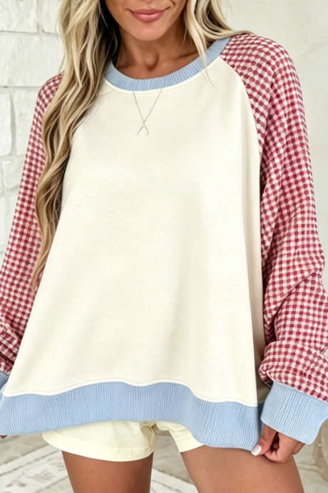 Beige karierter Raglan-Pullover mit farblich abgesetzten Ärmeln