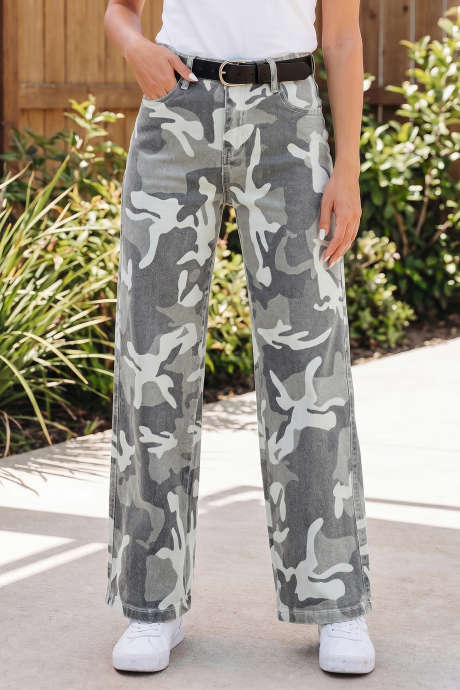 Berdeng Camouflage Print Regular Fit Buong Haba na Elastic Hip Jeans