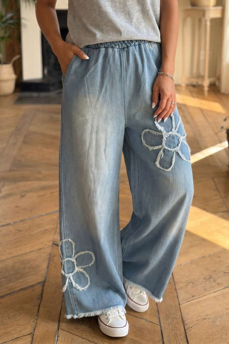 Τζιν Beau Blue με φαρδιά φλοράλ μπαλώματα και φαρδιά μπατζάκια