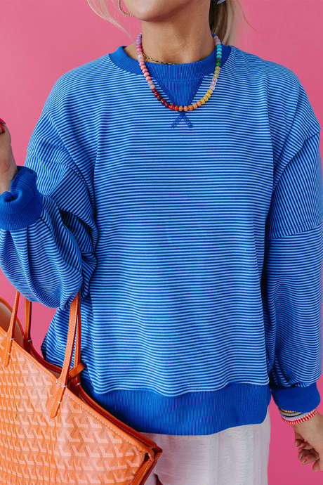Pull à manches longues à rayures bleues et ourlet côtelé
