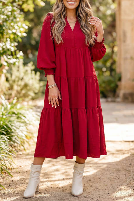 Vestido rojo de manga larga con cuello de volantes, estilo casual y corte recto, ideal para uso diario.