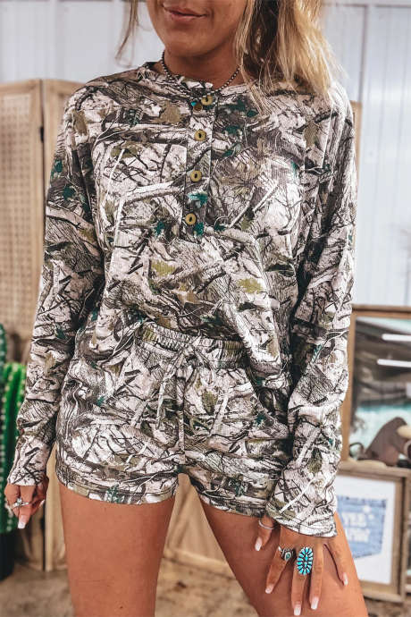 Ensemble deux pièces : haut à manches longues et short à taille élastique camouflage marron