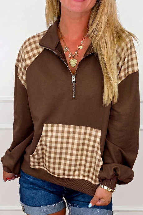 Koffiekleurige patchwork geruite sweater met kwartrits
