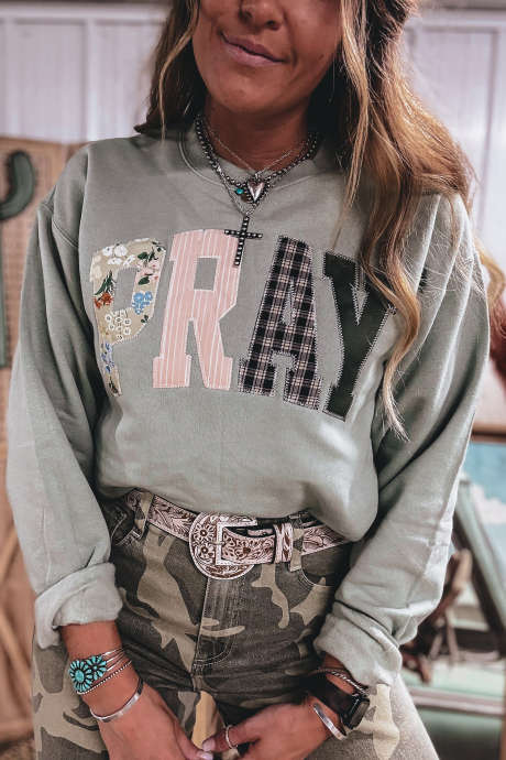 Sweatshirt Pullover Western Motif Kotak-kotak Buffalo Bergaris dengan Bordir dan Patch Motif Bunga Green Bay