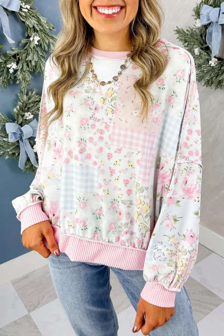 Rosa Langarmshirt mit gedrehtem Rippstricksaum, floralem Patchwork-Print und Patchworkmuster