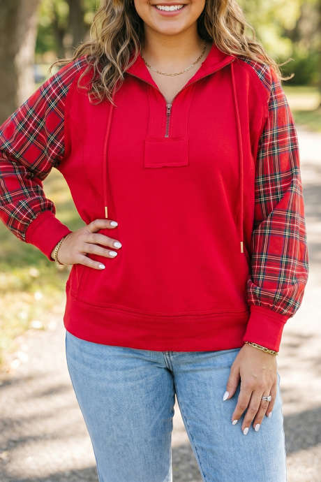 Sudadera con capucha de talla grande PL2531146-P3, con mangas a cuadros rojos intensos, bloques de color y cremallera.
