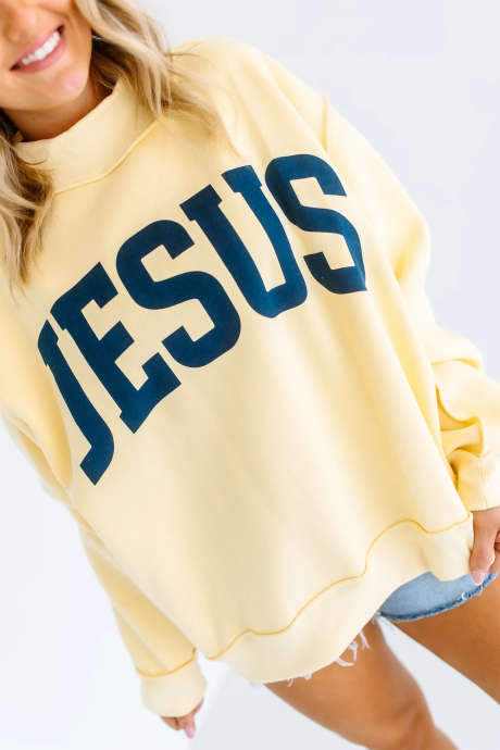 Gelbes Sweatshirt mit Jesus-Slogan, Stehkragen, langen Ärmeln, Oversize-Schnitt und Übergröße
