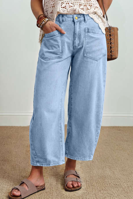 Quần jeans ống đứng dài đến mắt cá chân, màu xanh dương trơn, túi vuông.
