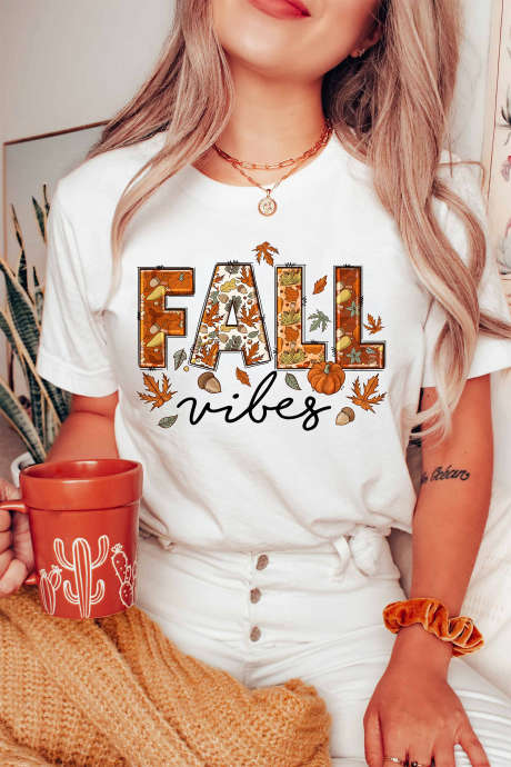 Weißes T-Shirt mit herbstlichem Flair und stylischem Buchstabenprint und Rundhalsausschnitt