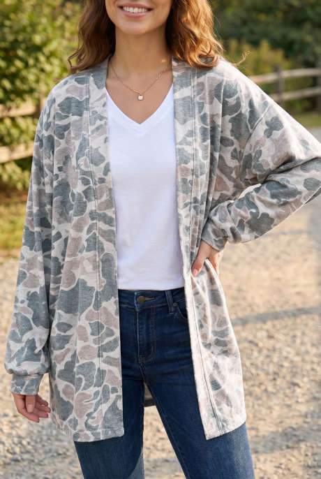Áo khoác cardigan dài tay, kiểu dáng rộng rãi, in họa tiết rằn ri nhiều màu.