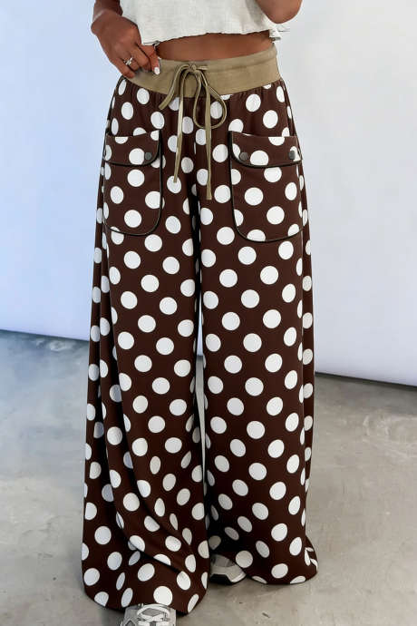 Calça de perna larga com bolso ajustável e estampa de bolinhas marrons
