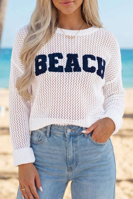 Áo len dệt kim kiểu dáng thường ngày, chất liệu chenille màu trắng, in chữ "BEACH" và khoét rỗng.