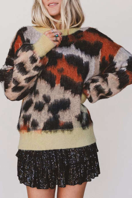 Maglione a maniche lunghe con scollo rotondo e spalle scese, colore kaki con stampa leopardata LC2728366-P1622
