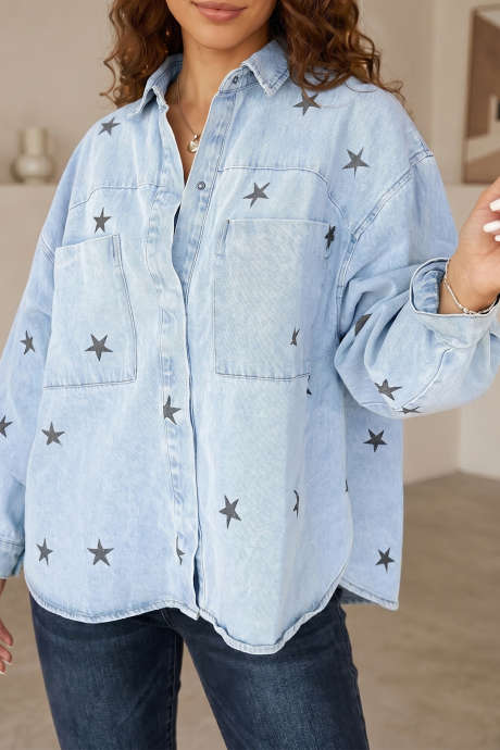スカイブルーの星柄長袖シャツ襟付きデニムジャケット