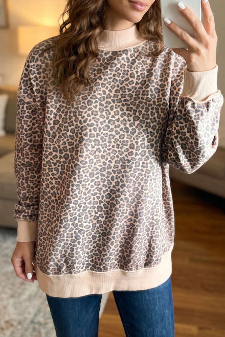 Flerfarget leopardprint genser med høy hals og lange ermer, ribbet mansjettkant
