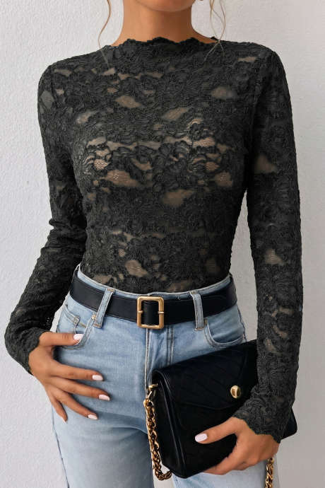 Elegante top nero a collo alto con maniche lunghe in pizzo