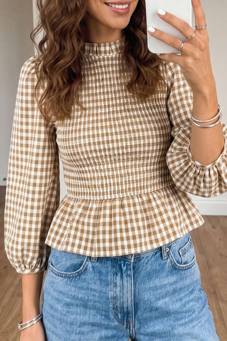 Καφέ τοπ με μανίκια 3/4 και καρό σχέδιο peplum