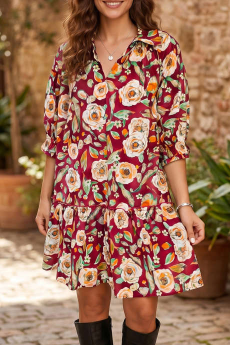 Robe courte rouge à imprimé floral et manches courtes