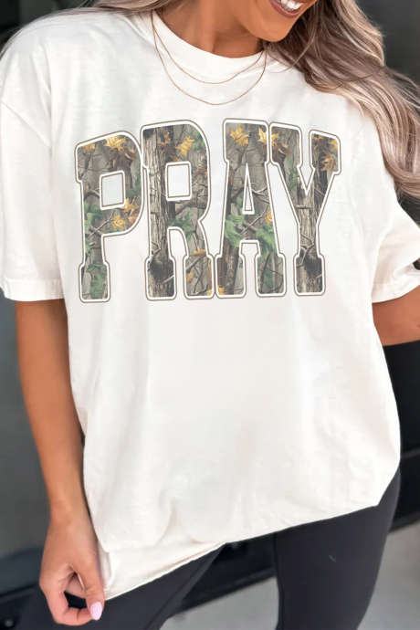 Kaos Kasual Leher Bulat Motif Kamuflase PRAY Putih