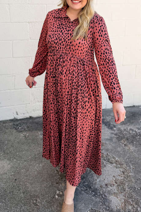 Κόκκινο φόρεμα midi plus size με λεοπάρ σχέδιο και μακριά μανίκια και V λαιμόκοψη