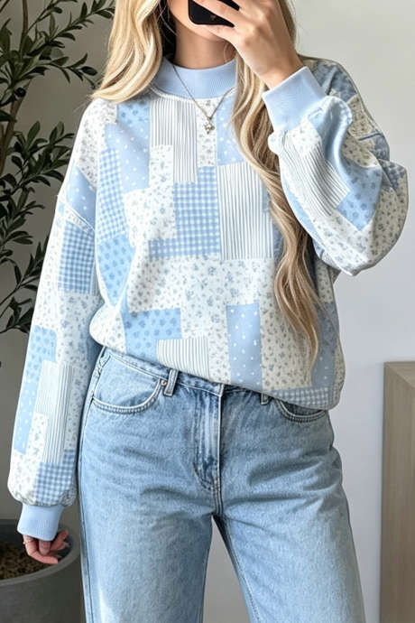 Sweat-shirt à manches longues et col montant imprimé floral patchwork bleu ciel